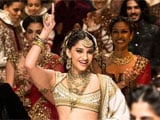 Sonam Kapoor breaks into sensuous jig at fashion show