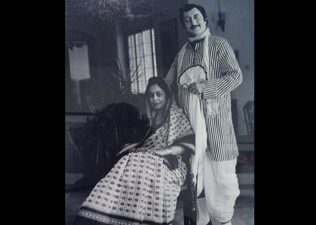 Happy 28th Anniversary: Anupam Kher wishes Kirron Kher