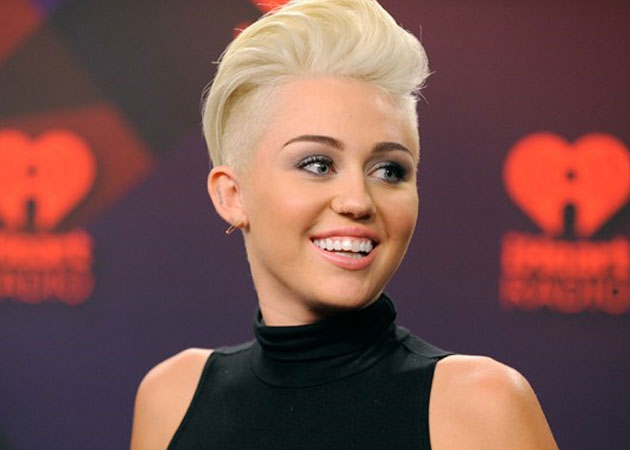 Why Miley Cyrus has been "secretly tugging" on her hair