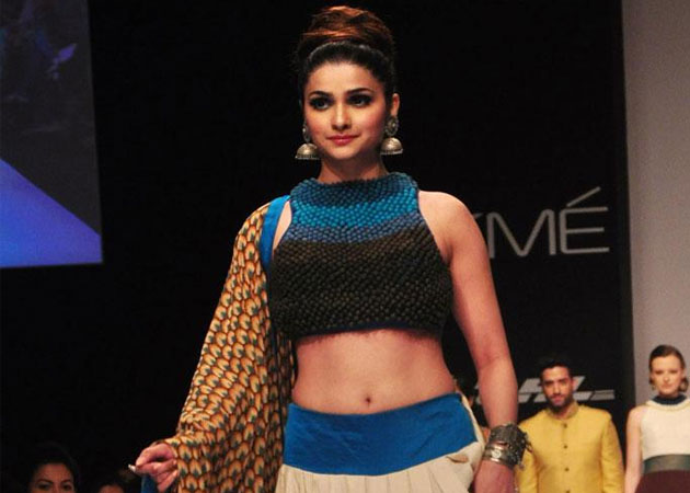 Prachi Desai dazzles in Rajasthan-inspired <i>lehenga</i> at Lakme Fashion Week