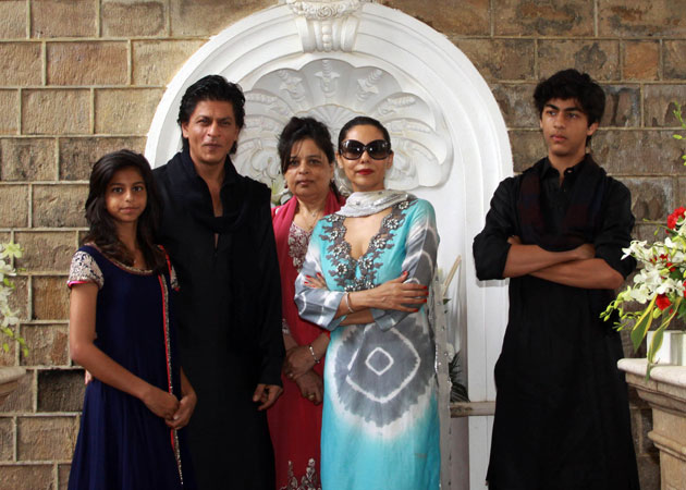 Shah Rukh Khan celebrates Eid with family and media