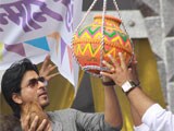Shah Rukh Khan's <i>dahi handi</i> revelry