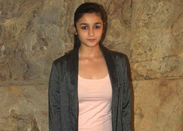 Alia Bhatt warns against fake <I>Highway</i> pictures