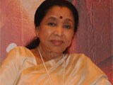 Asha Bhosle duets with a fan