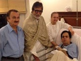 Amitabh Bachchan visits Dilip Kumar in hospital