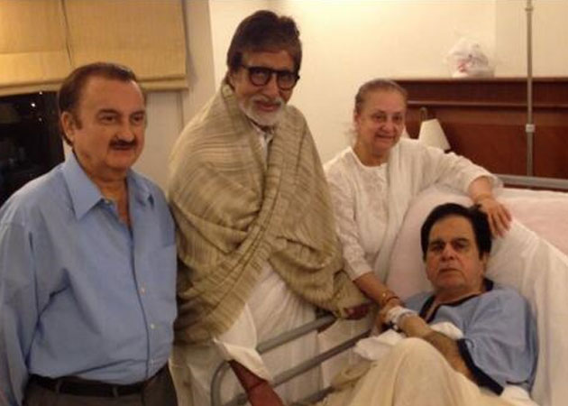 Amitabh Bachchan visits Dilip Kumar in hospital