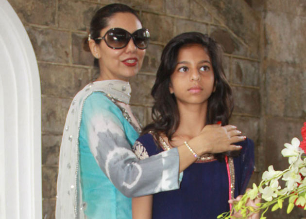 With Shah Rukh away, Gauri Khan celebrates <i>Ganesh Chaturthi</i> with children