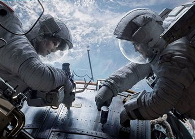 Sandra Bullock's <i>Gravity</i> gets thumbs up from astronaut