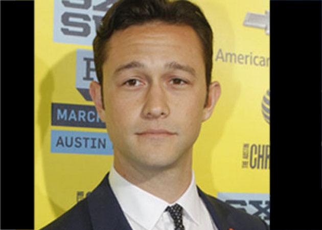 Joseph Gordon-Levitt reveals he has a girlfriend