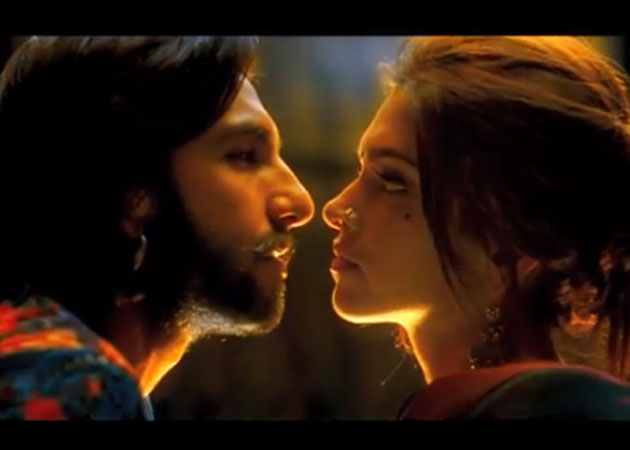 Deepika Padukone, Ranveer Singh jump the gun in <i>Ramleela</i>