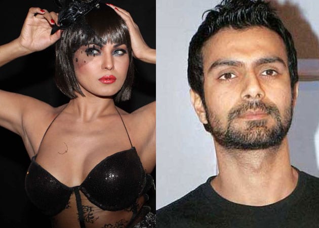 Veena Malik: Doing intimate scenes with Ashmit Patel was tough