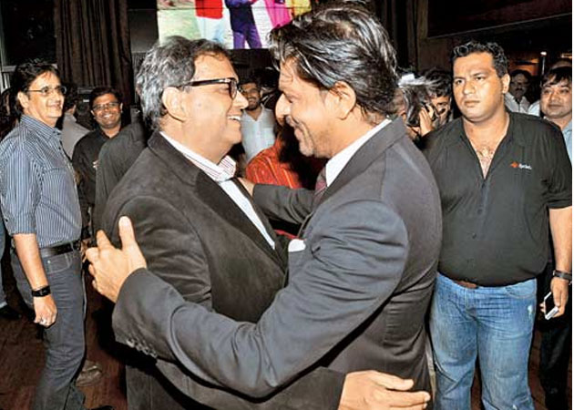 Shah Rukh Khan dances on table at Subhash Ghai's party