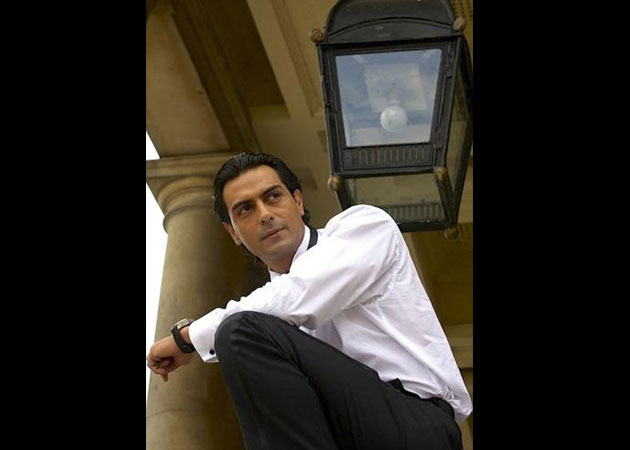 Arjun Rampal launches official Facebook page