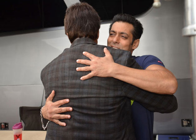 Amitabh Bachchan visits Salman Khan, enquires about his health