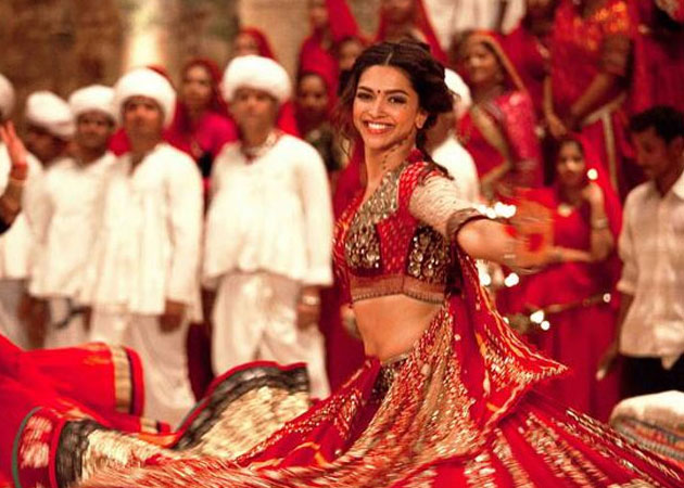 Deepika Padukone almost pelted with eggs, tomatoes by <i>Ram-Leela</i> protestors