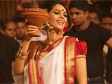 Mallika Sherawat visits Kolkata, seeks blessings from goddess Durga