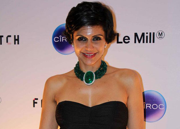 Mandira Bedi wants to design <i>saris</i> for Rekha