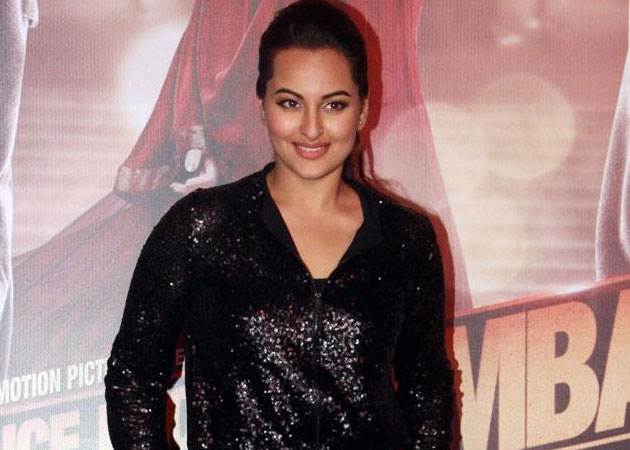 Sonakshi Sinha takes her first tram ride for <i>Bullet Raja</i>