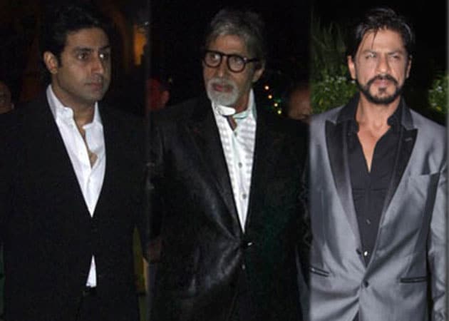 Amitabh Bachchan enjoys video game with Abhishek and Shah Rukh Khan
