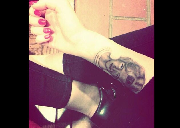 Miley Cyrus gets tattoo of her grandmother