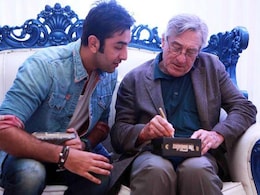 When Ranbir Kapoor kissed Robert De Niro's knee When Ranbir Kapoor kissed Robert De Niro's knee