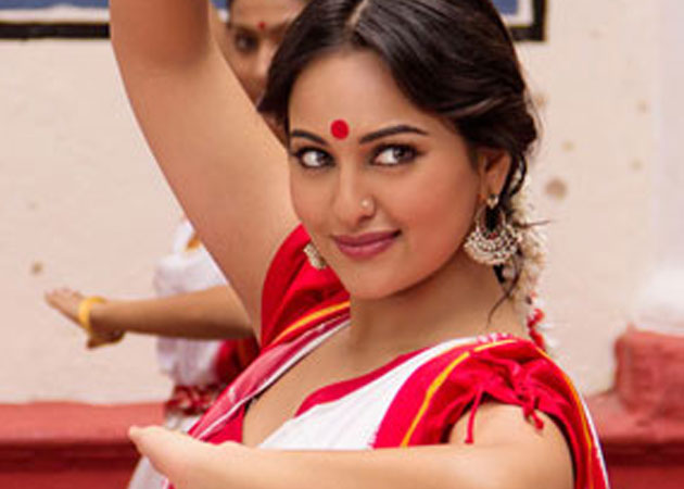 Sonakshi Sinha goes street shopping for <i>Bullett Raja</i>