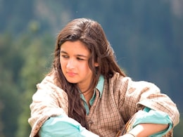 Alia Bhatt, Randeep Hooda shooting in Kashmir for <i>Highway</i> Alia Bhatt, Randeep Hooda shooting in Kashmir for <i>Highway</i>