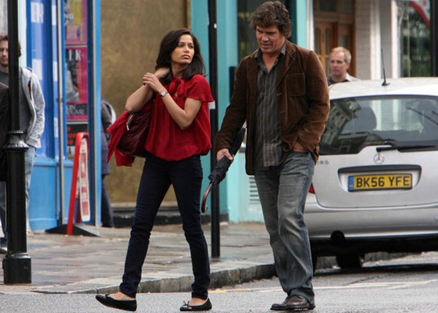 Josh Brolin: Freida Pinto is incredible