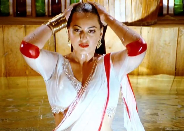 Injured Sonakshi Sinha skips movie promotion down south