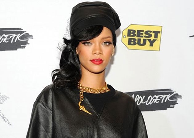 Rihanna thrills fans while shopping in hometown