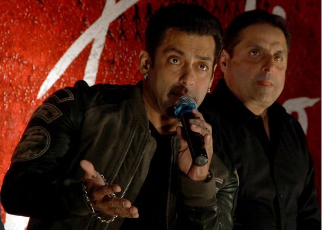  Salman Khan unveils Jai Ho trailer