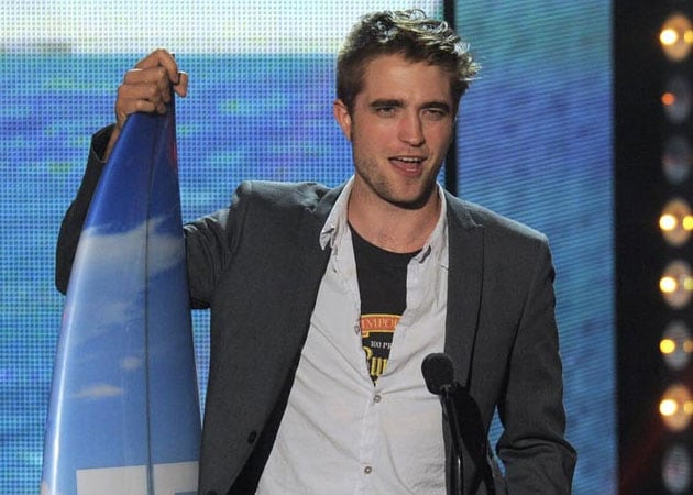 Robert Pattinson dating British artiste?