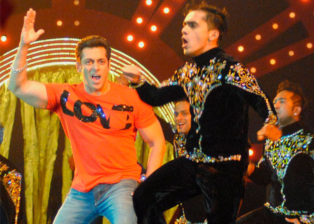 Salman Khan defends decision to perform in Saifai