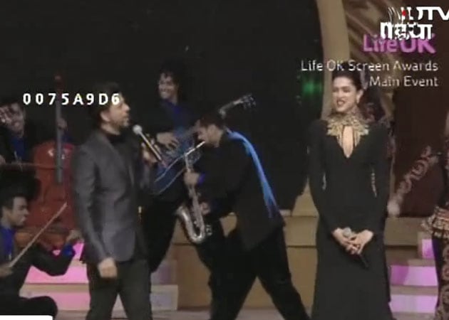 Shah Rukh sings to Deepika: Boyfriend ka naam bolo