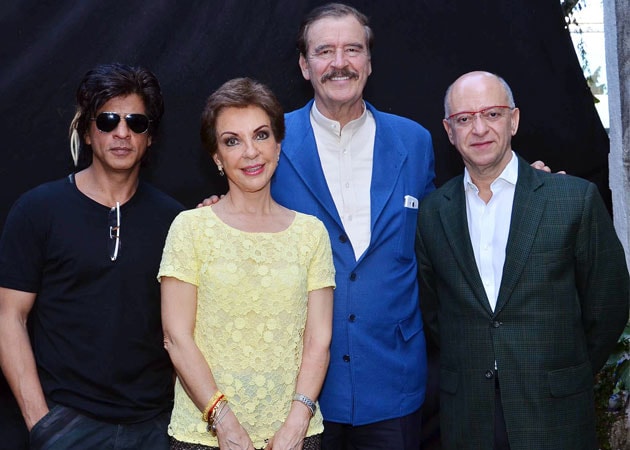 Shah Rukh Khan visited on set by former president of Mexico
