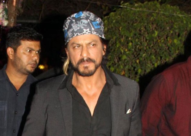 Injured Shah Rukh Khan resumes work, won't do 'heavy scenes'