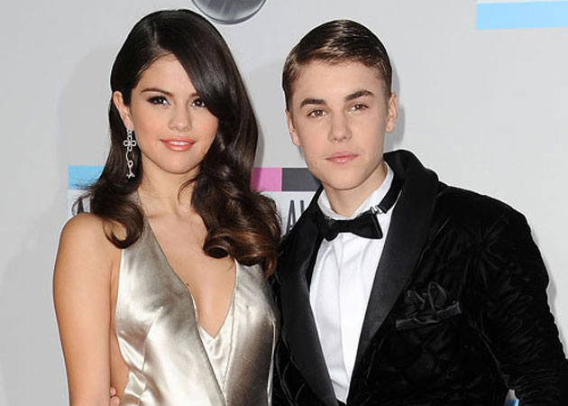 Justin Bieber, Selena Gomez hug and kiss in public