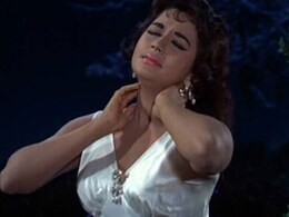 Remembering Nanda: 5 unforgettable songs starring her Remembering Nanda: 5 unforgettable songs starring her