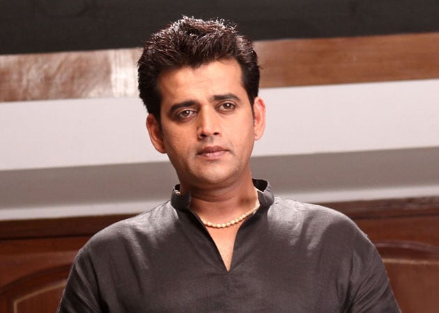Ravi Kishan confident of converting fans into voters