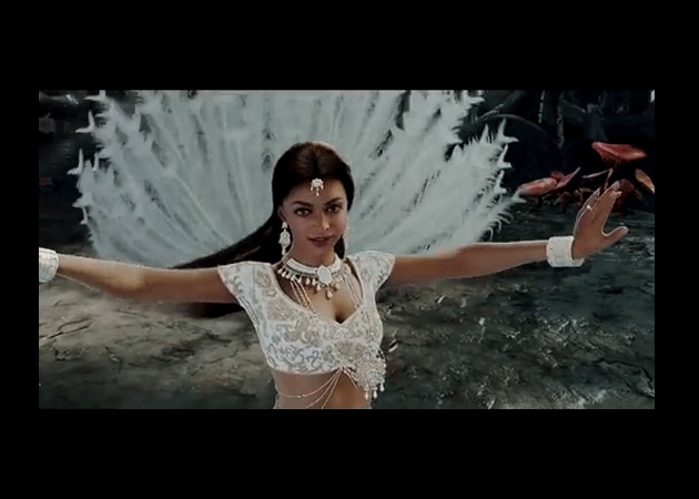 Deepika Padukone matches Rajinikanth stunt for stunt in Kochadaiiyaan 