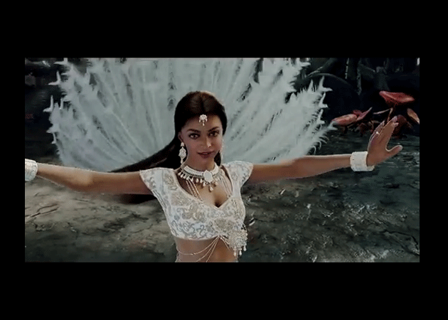 Deepika Padukone matches Rajinikanth stunt for stunt in <i>Kochadaiiyaan</i>