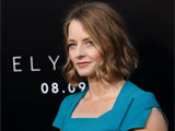 Jodie Foster marries girlfriend of a year