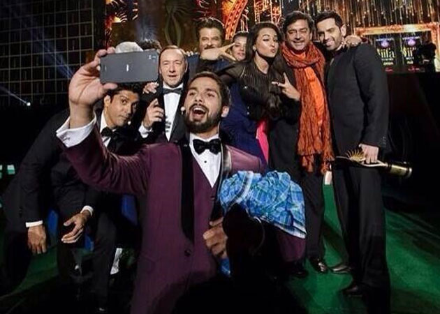 Kevin Spacey stars in Bollywood and Oscar celeb selfies