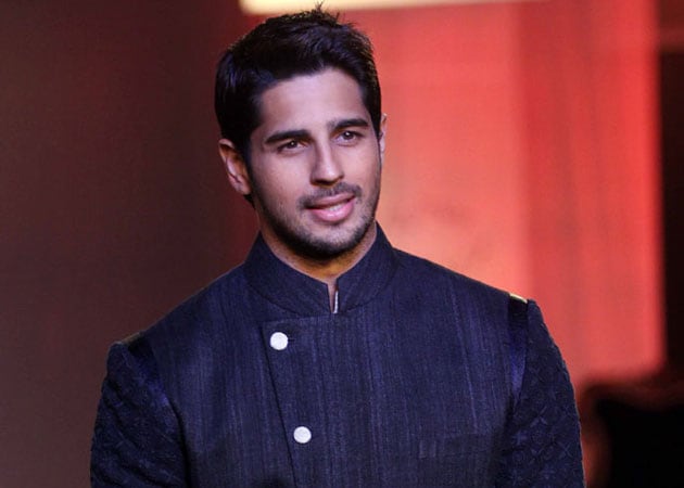 Sidharth Malhotra thrilled to have walked the ramp with Amitabh Bachchan