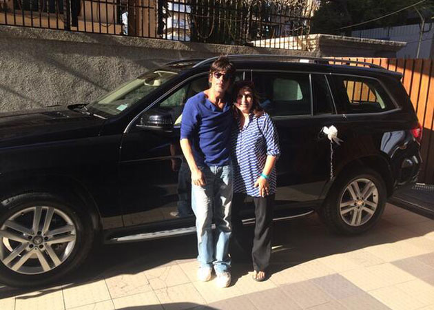 Shah Rukh Khan gives friend Farah Khan a new car