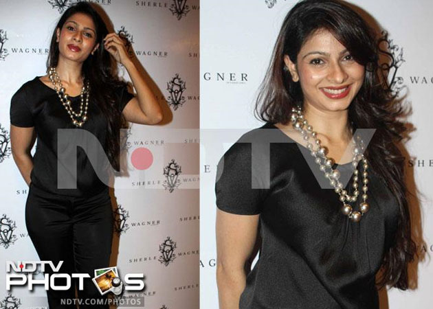 Tanishaa Mukerji launches Facebook page