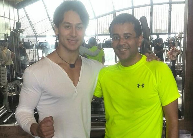 Tiger Shroff gives Chetan Bhagat a complex?