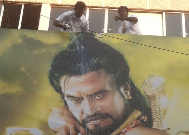 Rajinikanth Fever: 100 Shows of <i>Kochadaiiyaan</i> in This Theatre Today