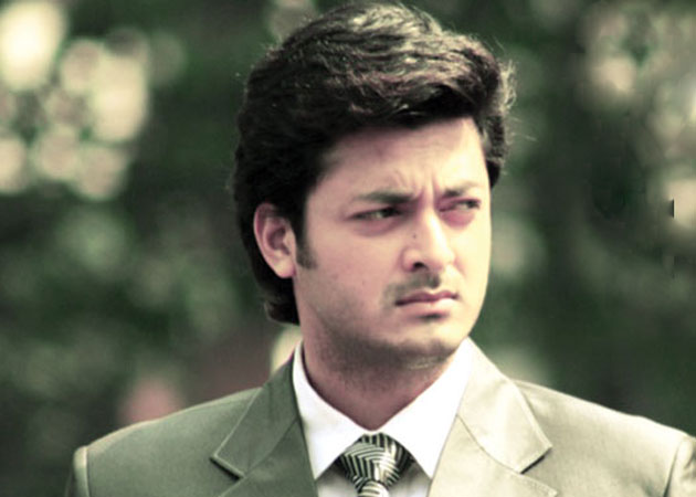 Deepika Padukone's <i>Piku</i> Hero is Bengali Star Jisshu Sengupta