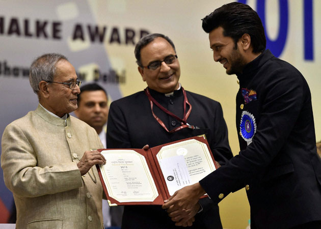 Riteish Dedicates First National Award to Father Vilasrao Deshmukh